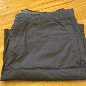 Columbia Men’s Dk gray lightweight shorts, size 36, 10’’ inseam